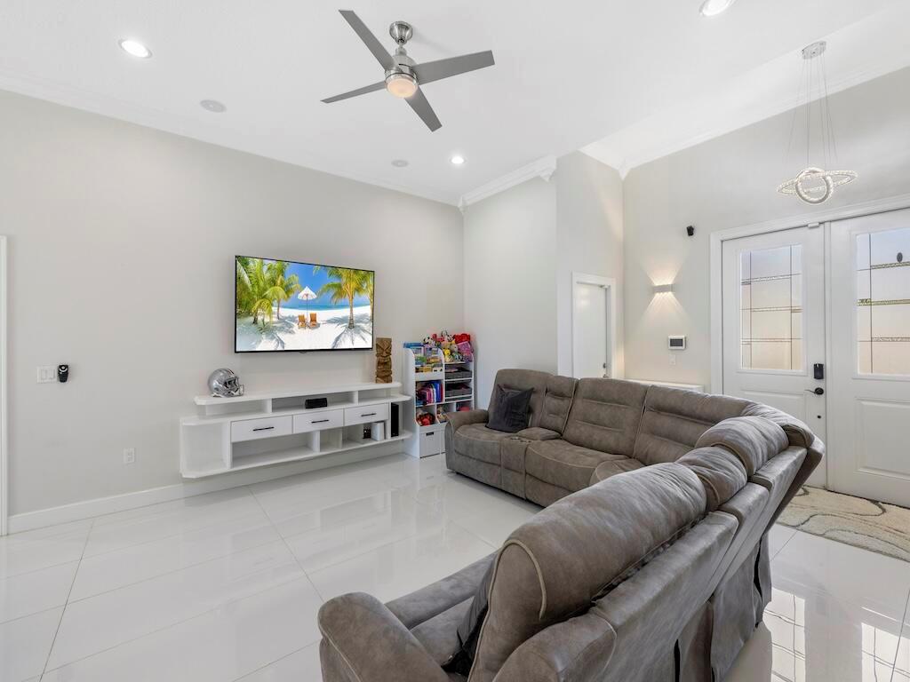 914 SW Mccracken Avenue