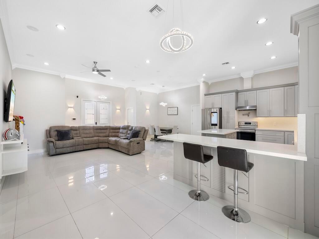 914 SW Mccracken Avenue