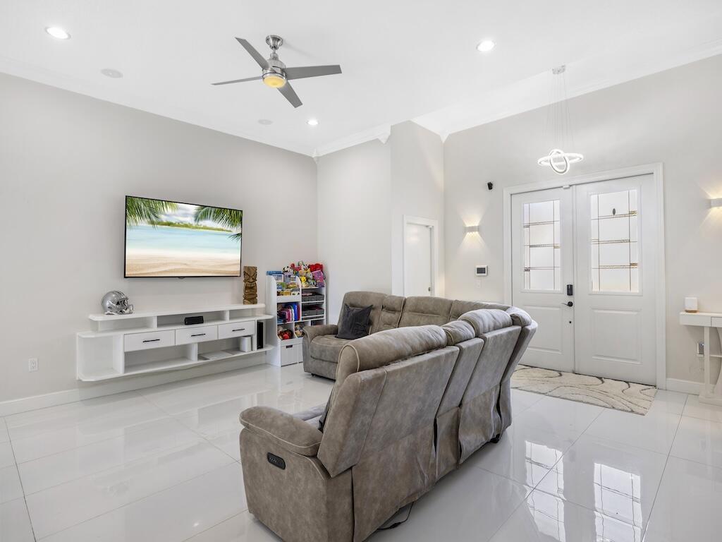 914 SW Mccracken Avenue