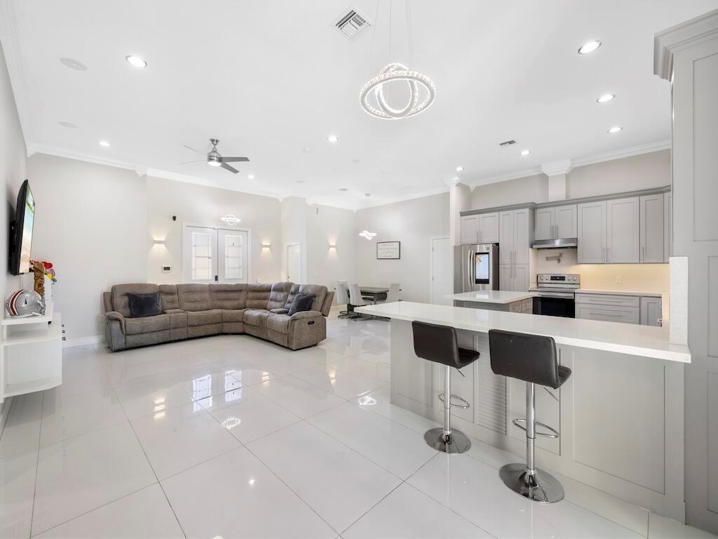 914 SW Mccracken Avenue