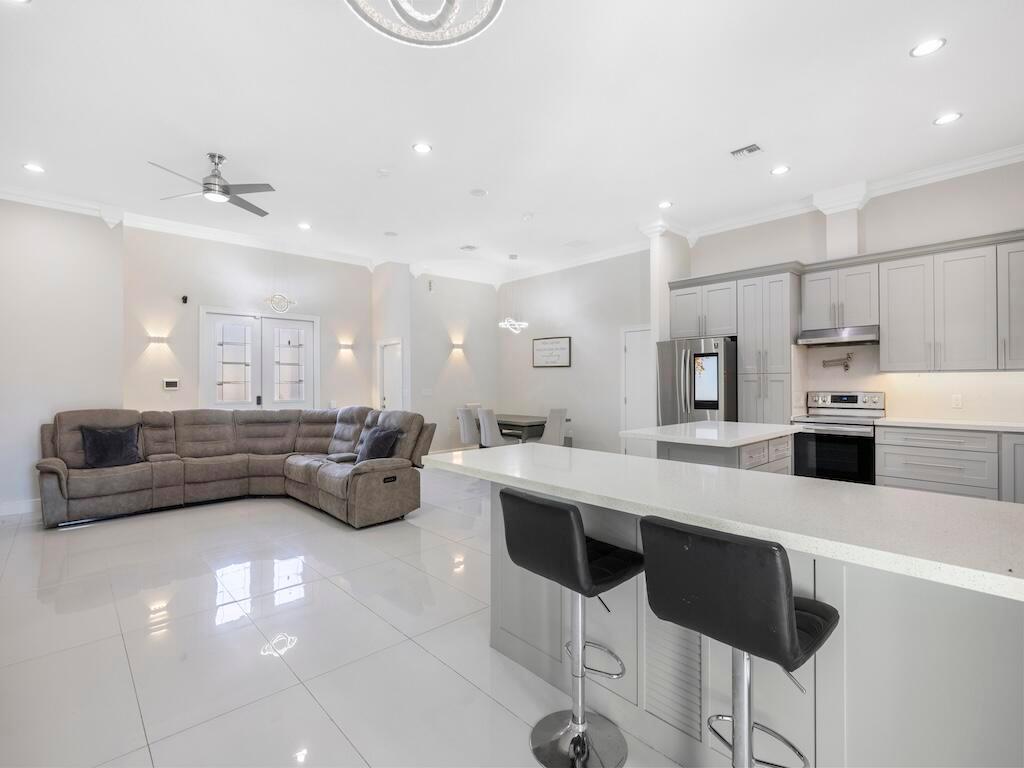 914 SW Mccracken Avenue