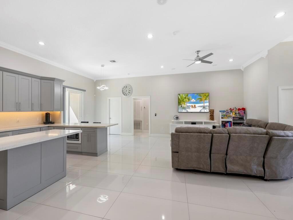 914 SW Mccracken Avenue