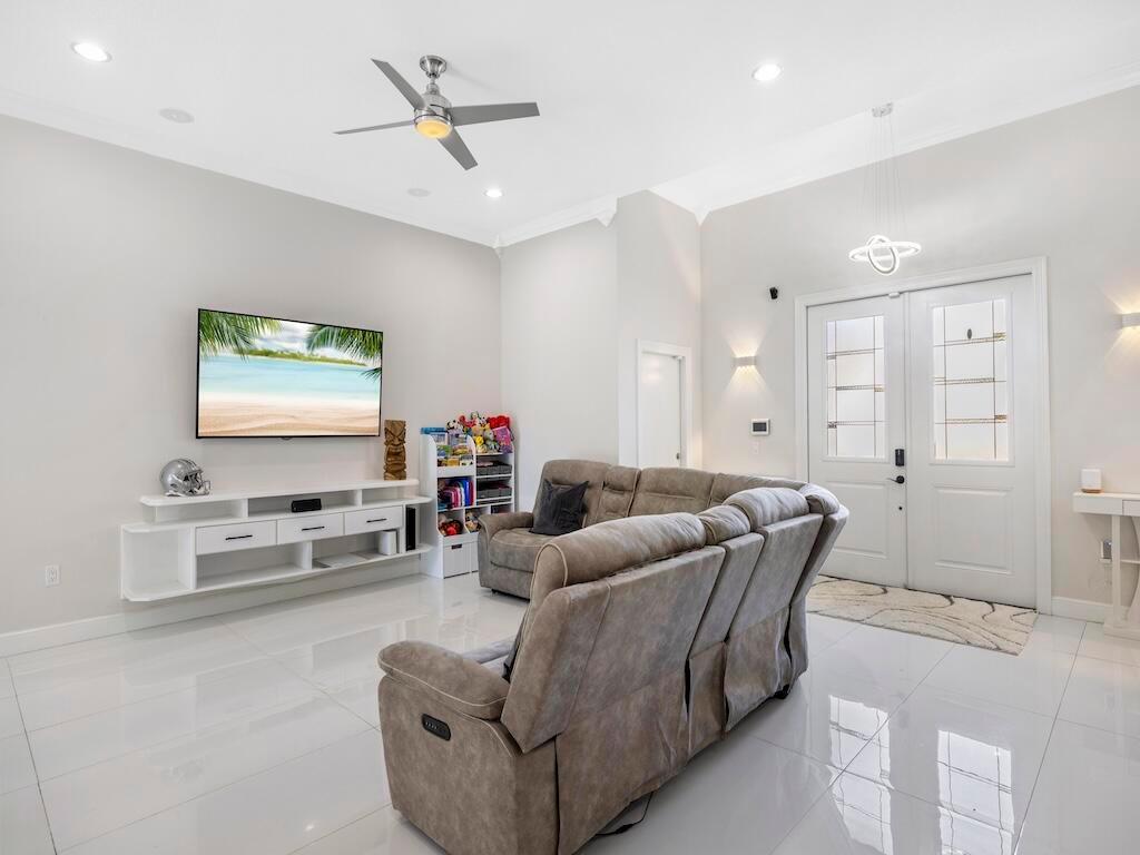 914 SW Mccracken Avenue