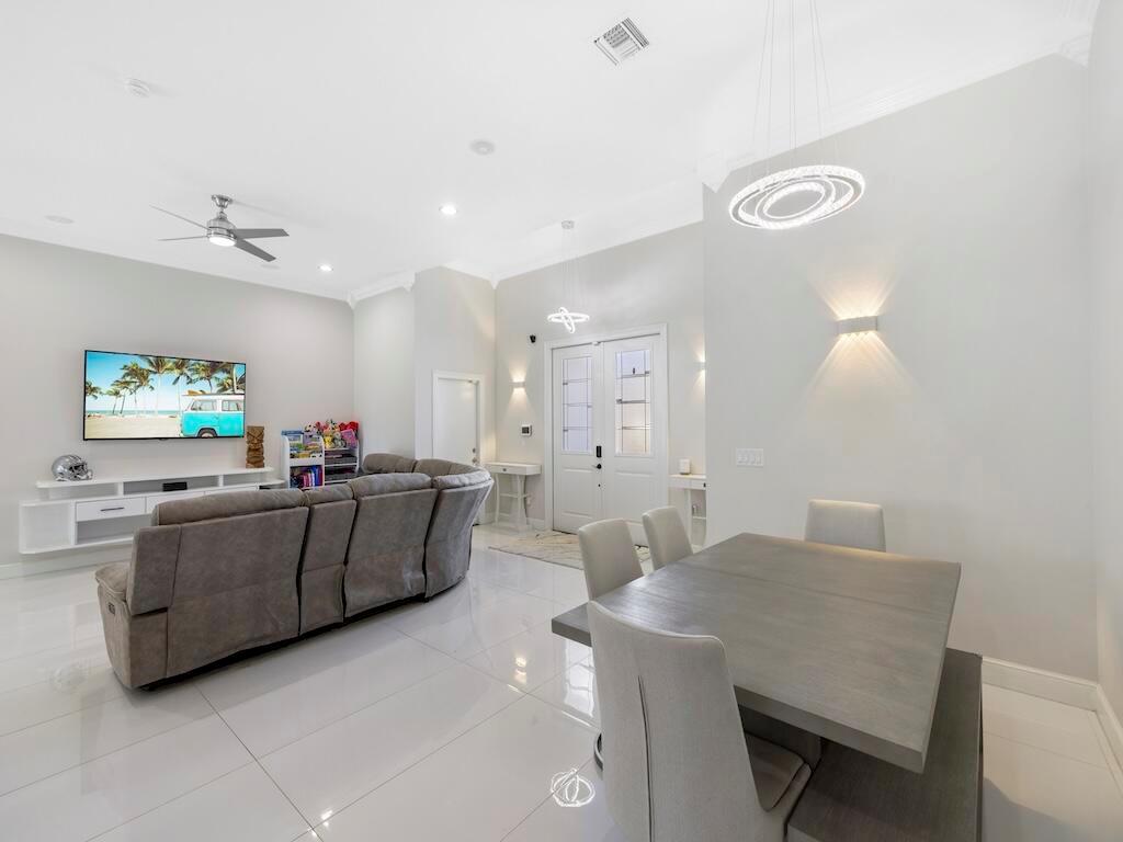 914 SW Mccracken Avenue