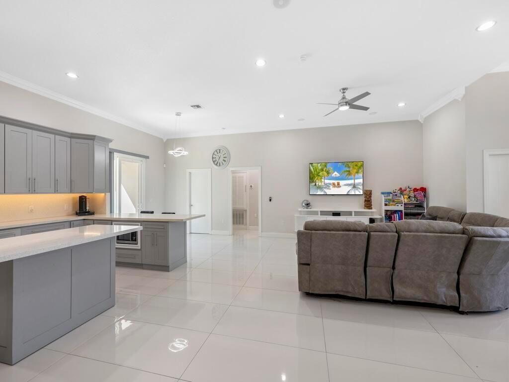 914 SW Mccracken Avenue