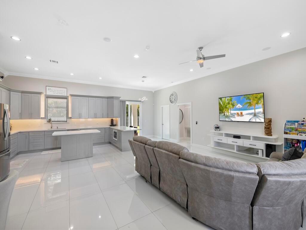 914 SW Mccracken Avenue