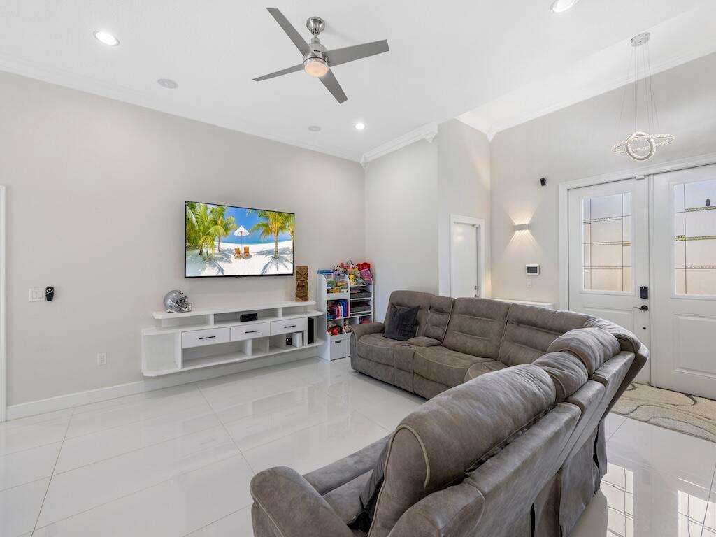 914 SW Mccracken Avenue