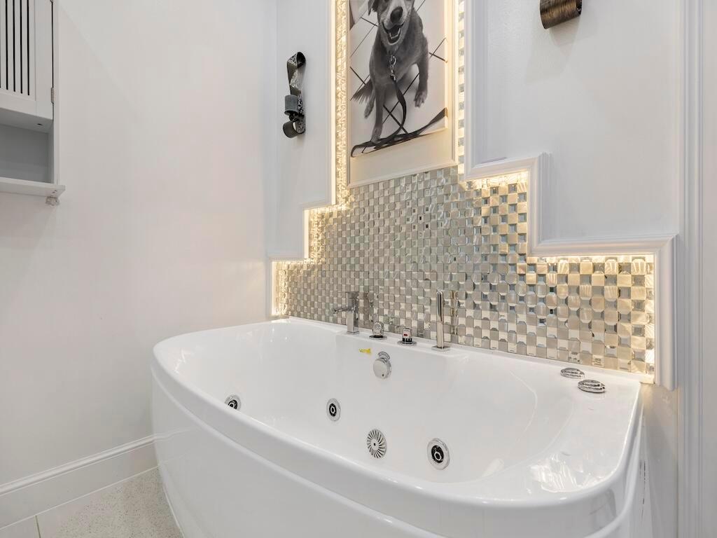 914 SW Mccracken Avenue