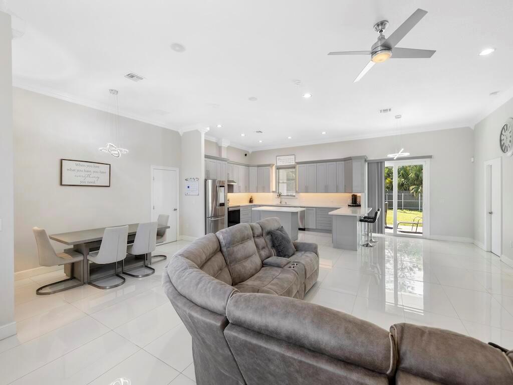 914 SW Mccracken Avenue