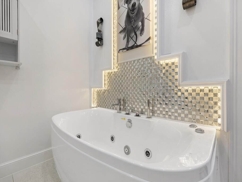 914 SW Mccracken Avenue