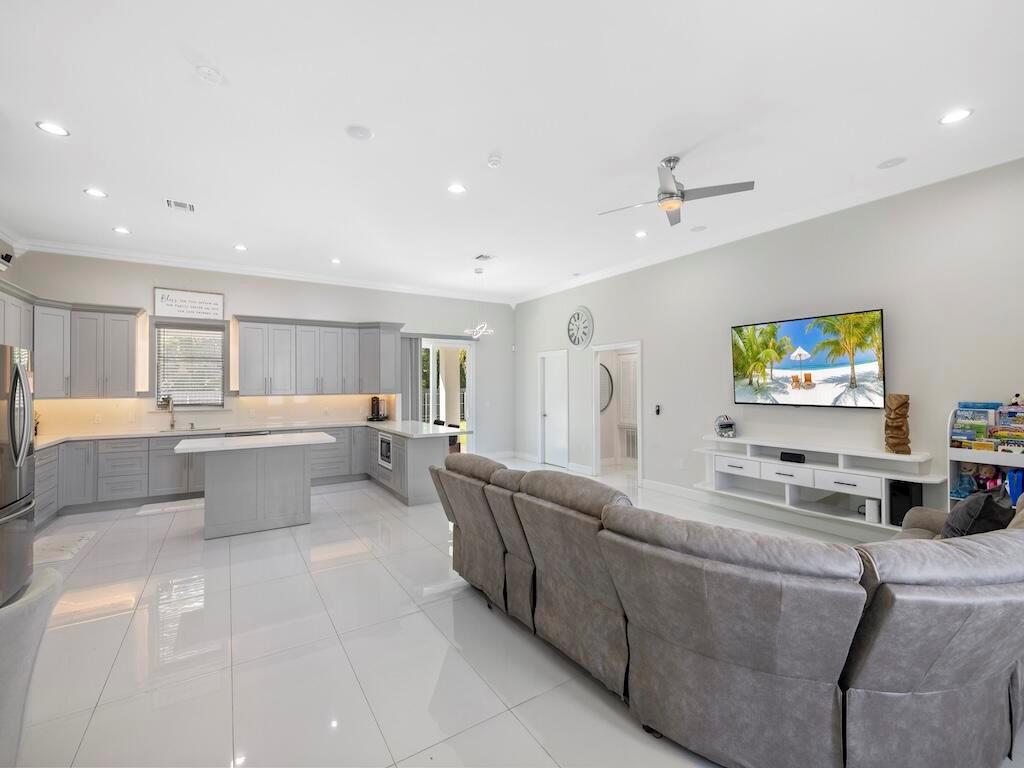 914 SW Mccracken Avenue