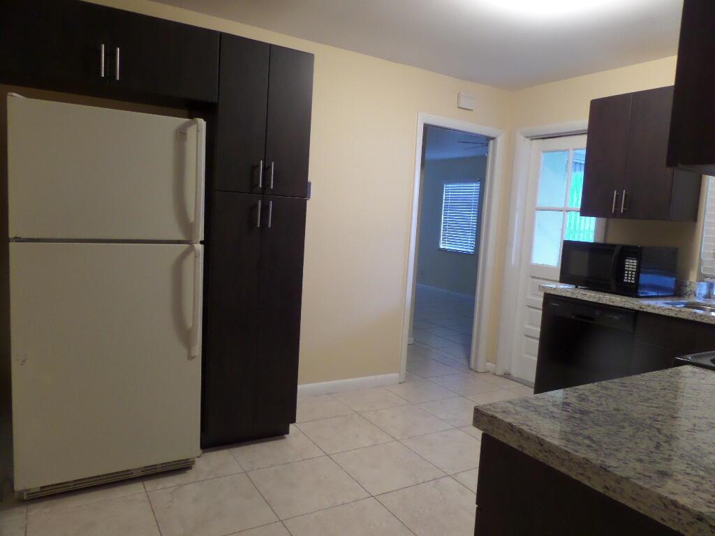 9145 E Highland Pines Boulevard