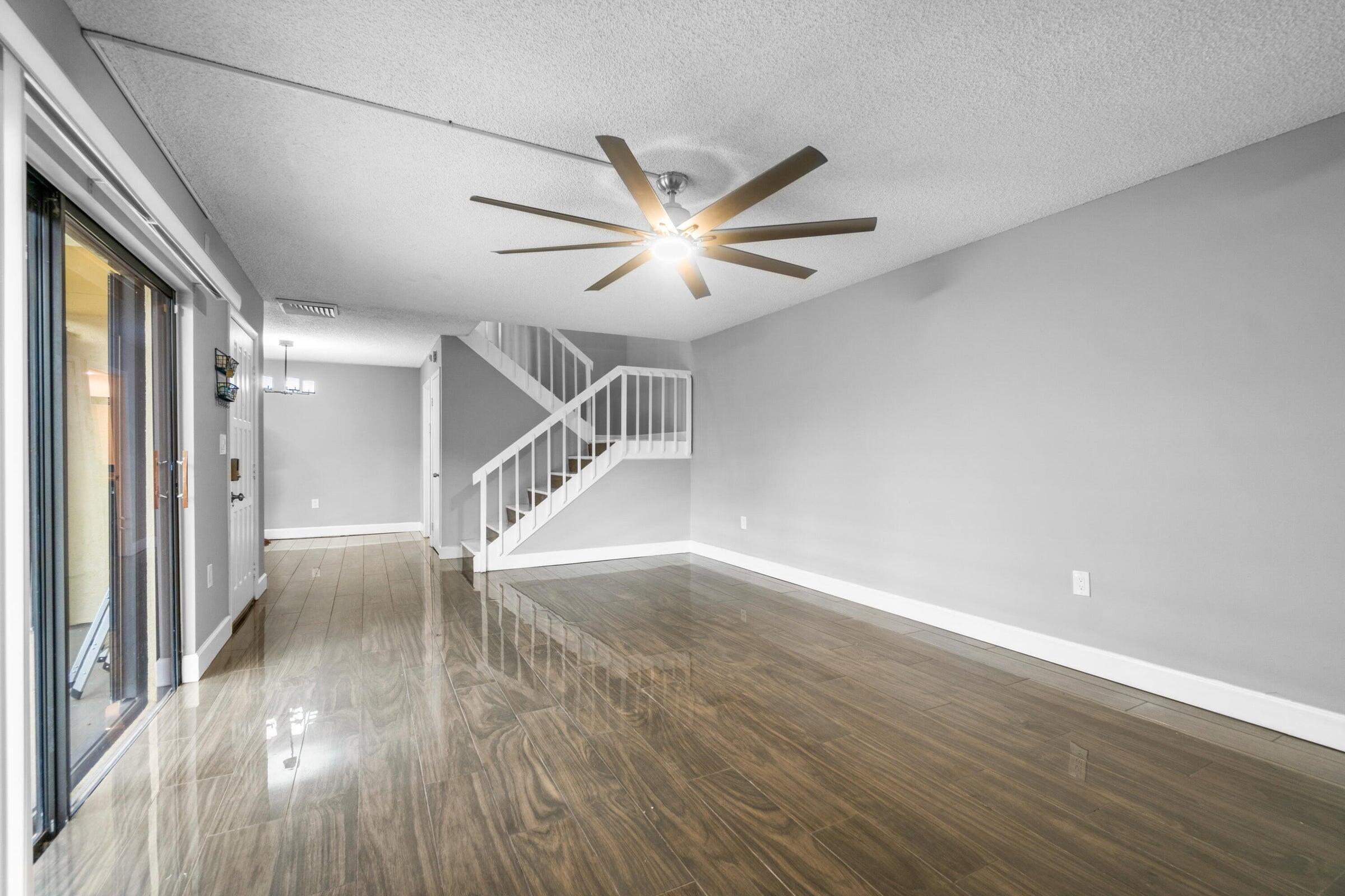1015 10th Court