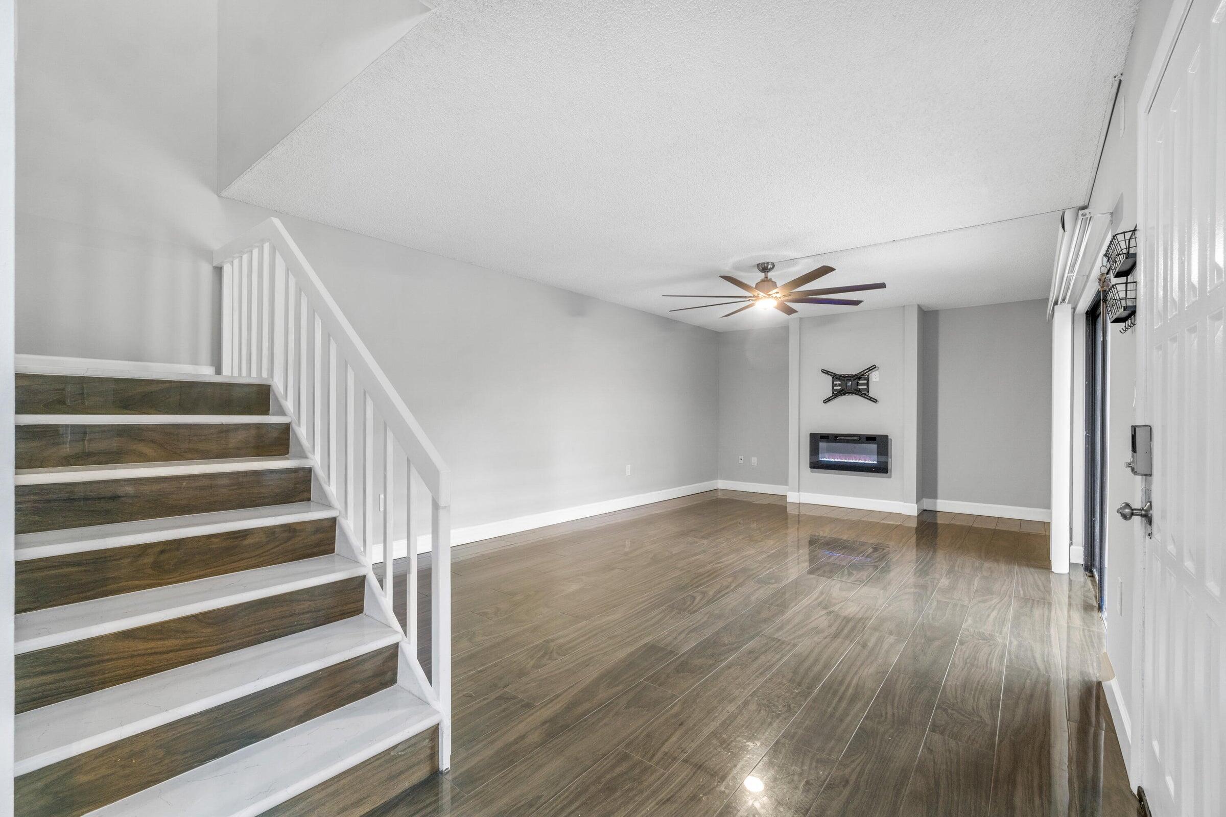 1015 10th Court