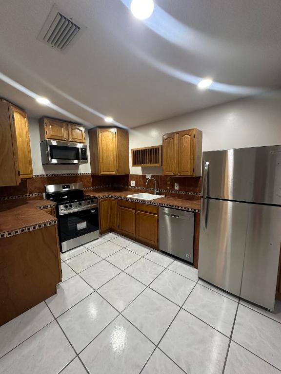 1795 N Congress Avenue