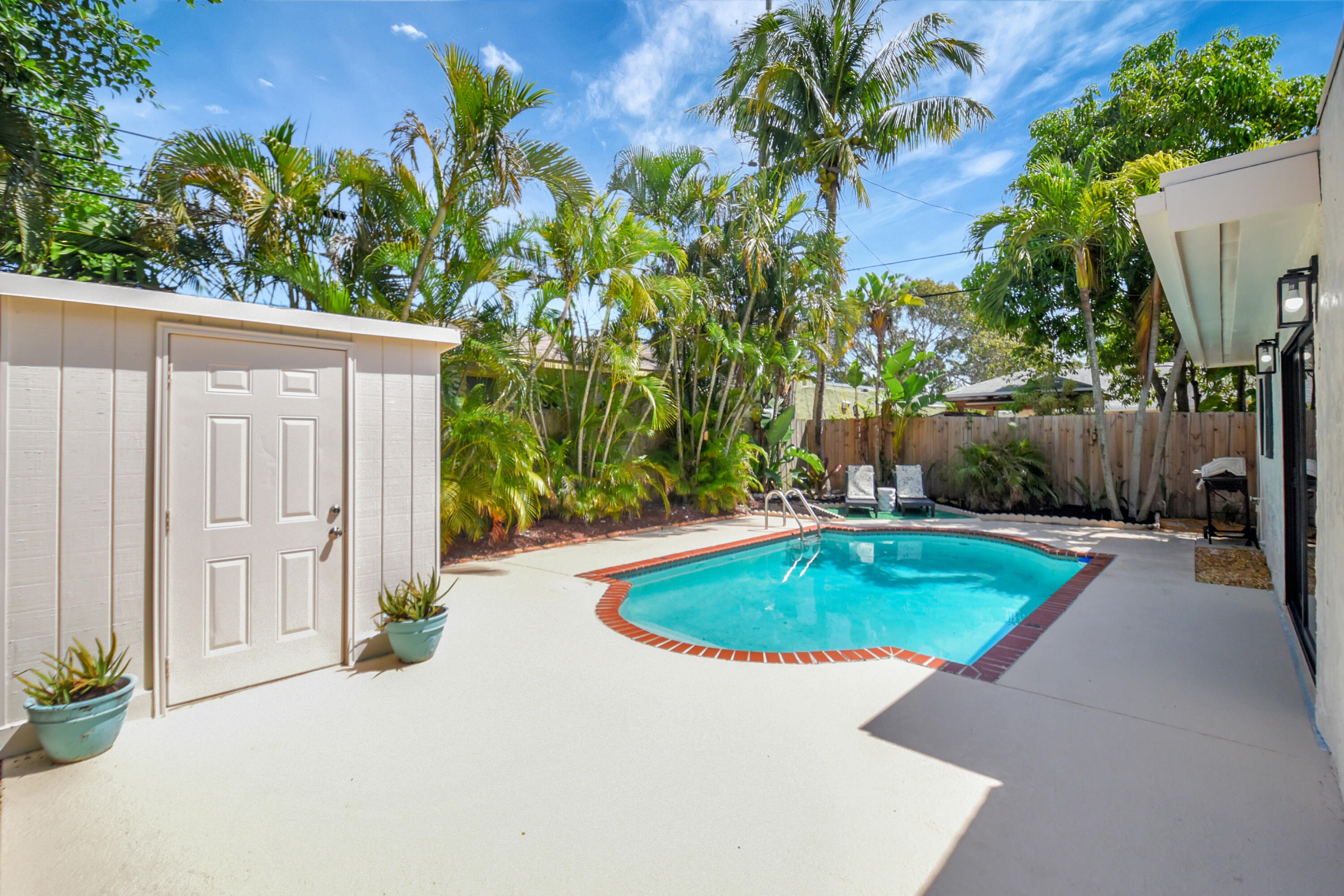 705 Colonial Road