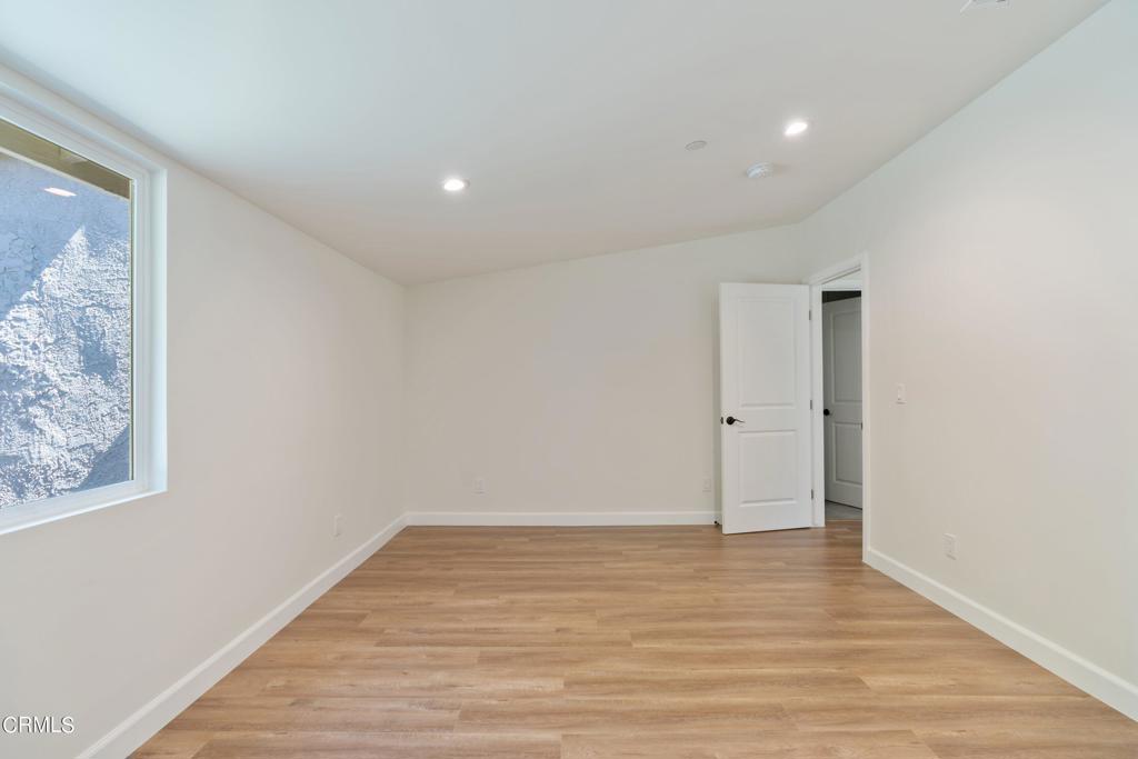 5423 1/2 Ash Street