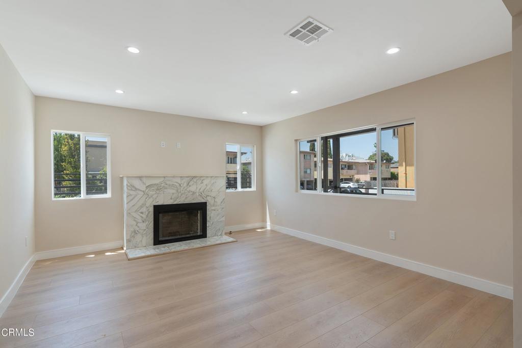 1206 Tamarind Avenue