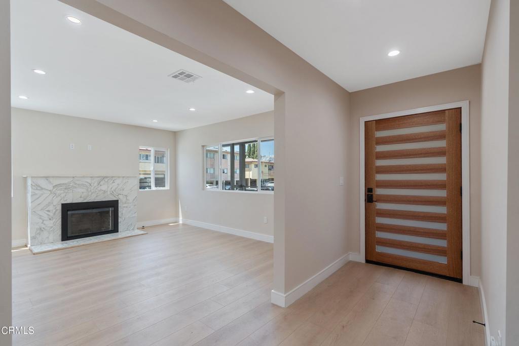 1206 Tamarind Avenue