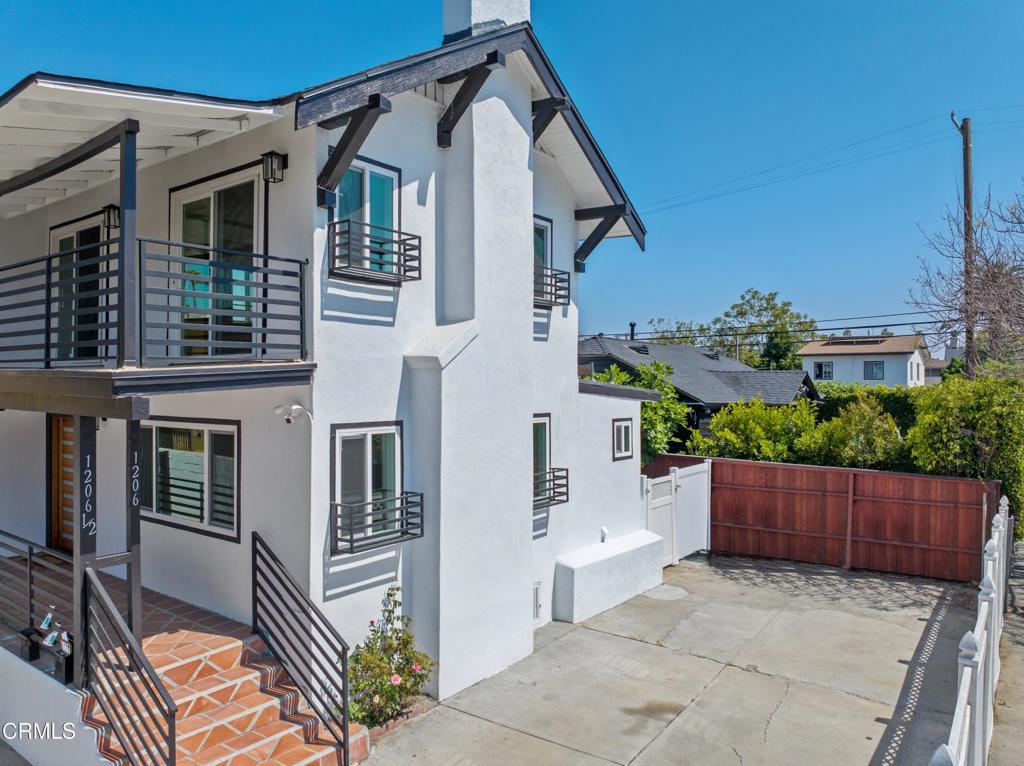 1206 Tamarind Avenue