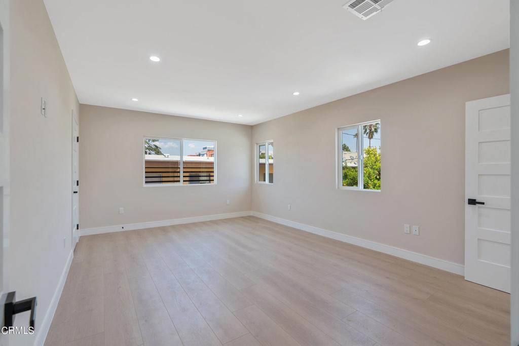 1206 Tamarind Avenue