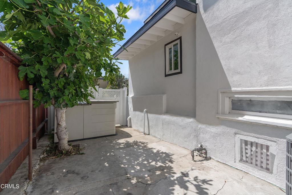 1206 Tamarind Avenue