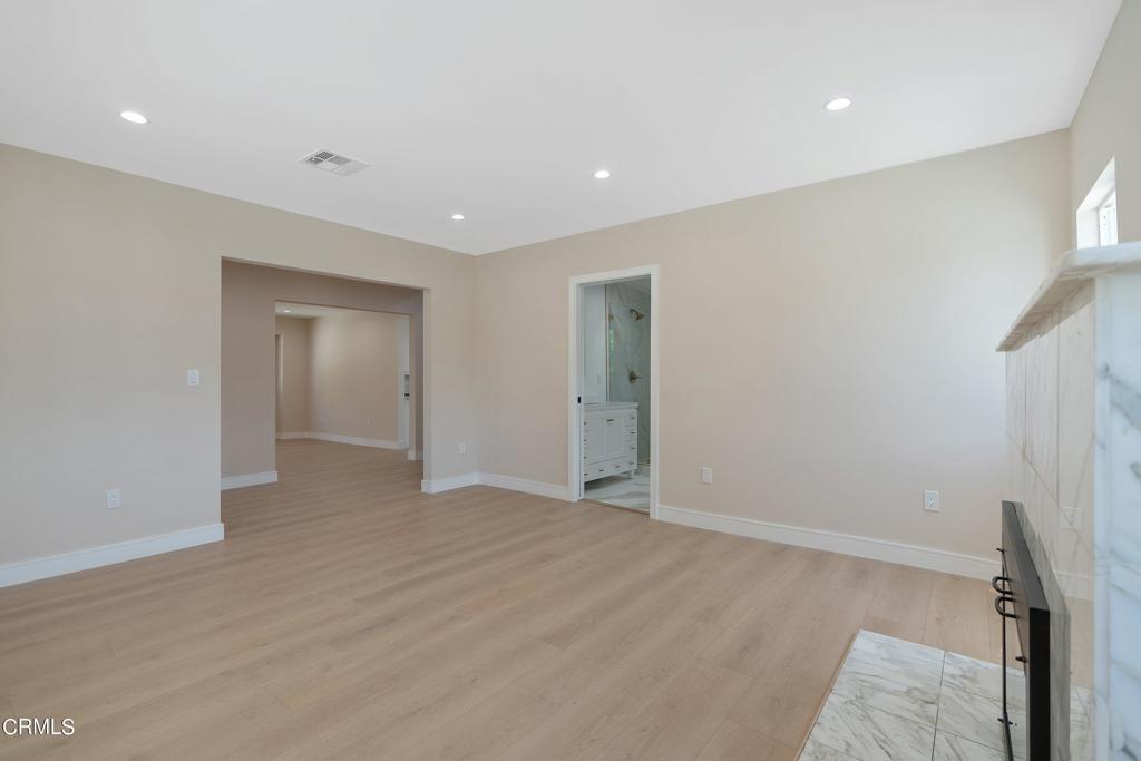 1206 Tamarind Avenue