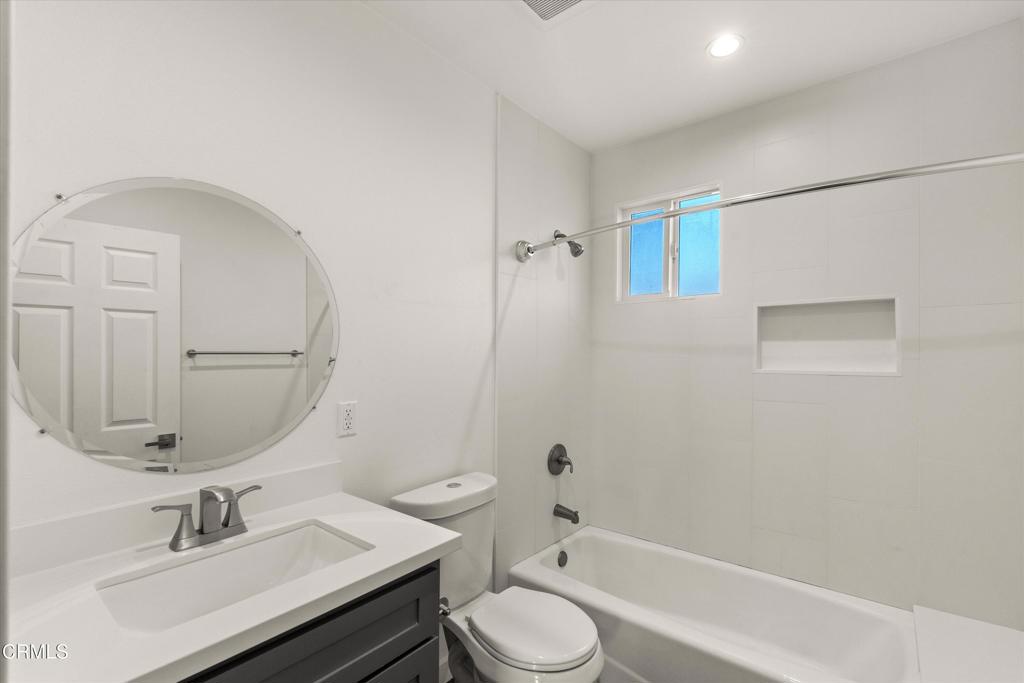 2664 S La Brea Avenue 1/2
