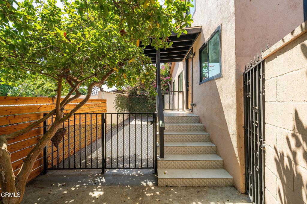 2138 1/2 Santa Ynez Street
