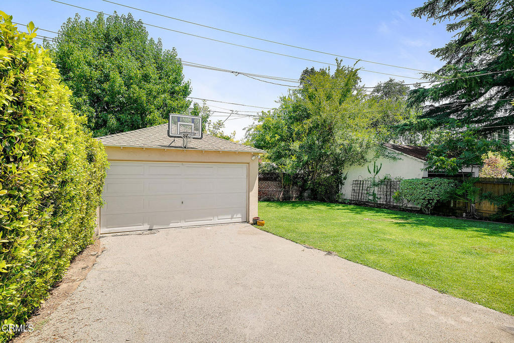 560 N Sierra Madre Boulevard