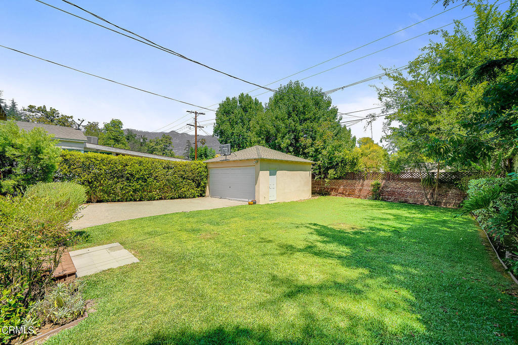 560 N Sierra Madre Boulevard