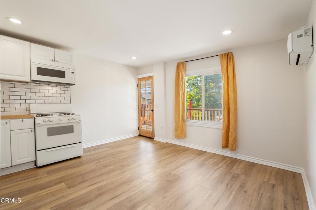 824 Laveta Terrace