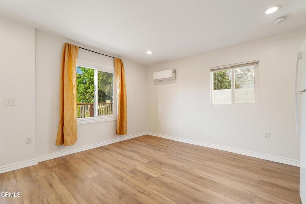 824 Laveta Terrace