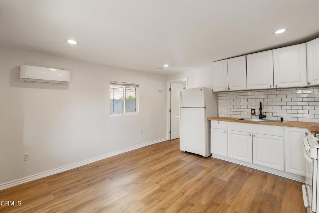 824 Laveta Terrace