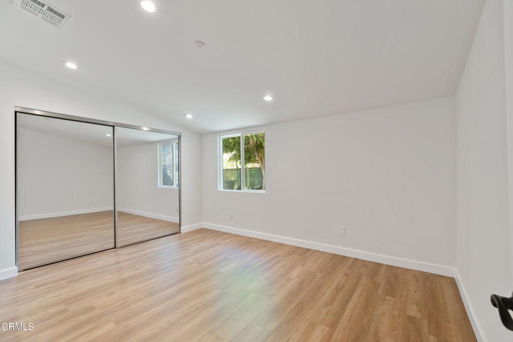 5423 1/2 Ash Street