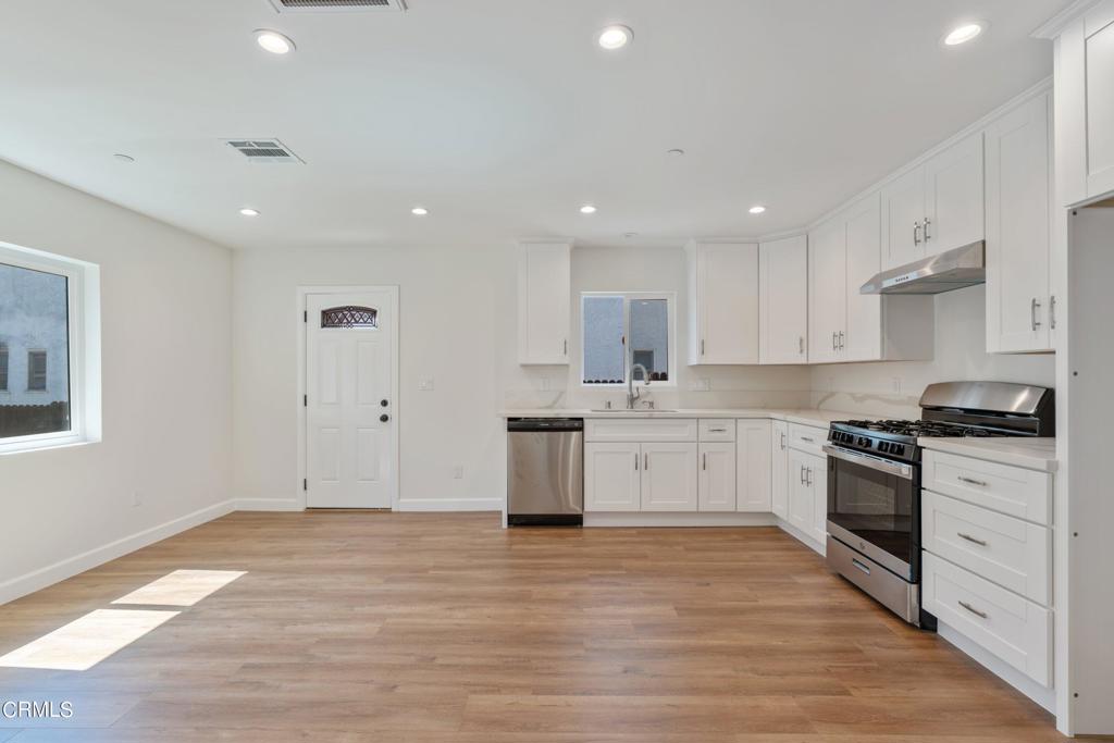 5423 1/2 Ash Street