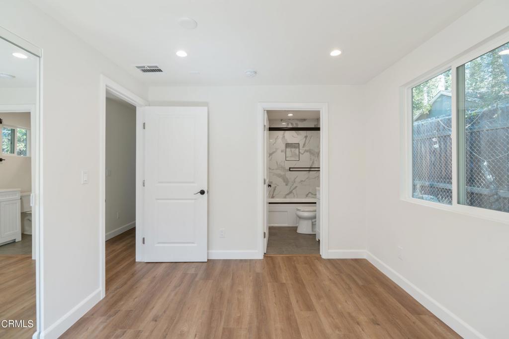 5423 1/2 Ash Street