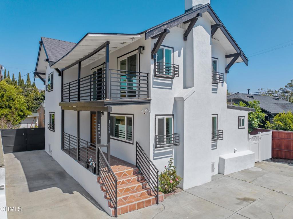 1206 Tamarind Avenue