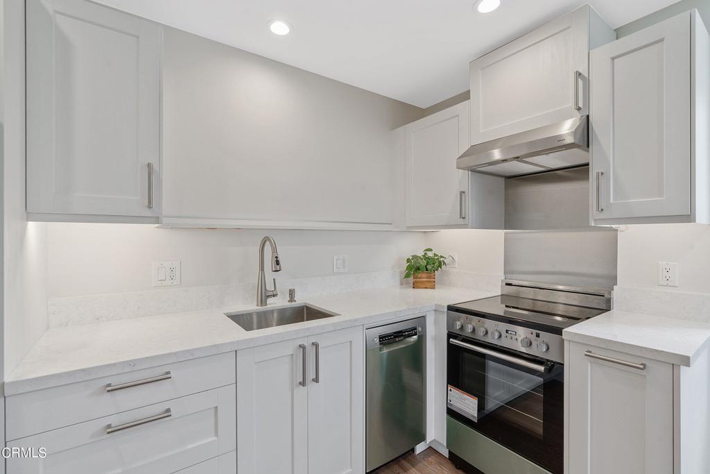 6341 1/2 Rosswood Terrace