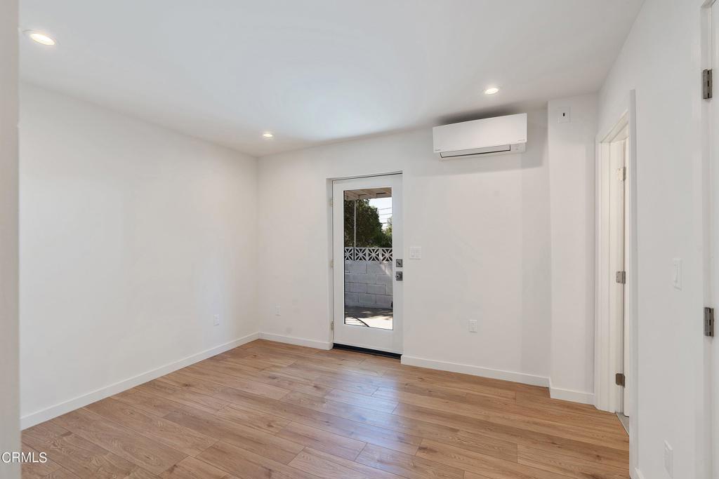 6341 1/2 Rosswood Terrace