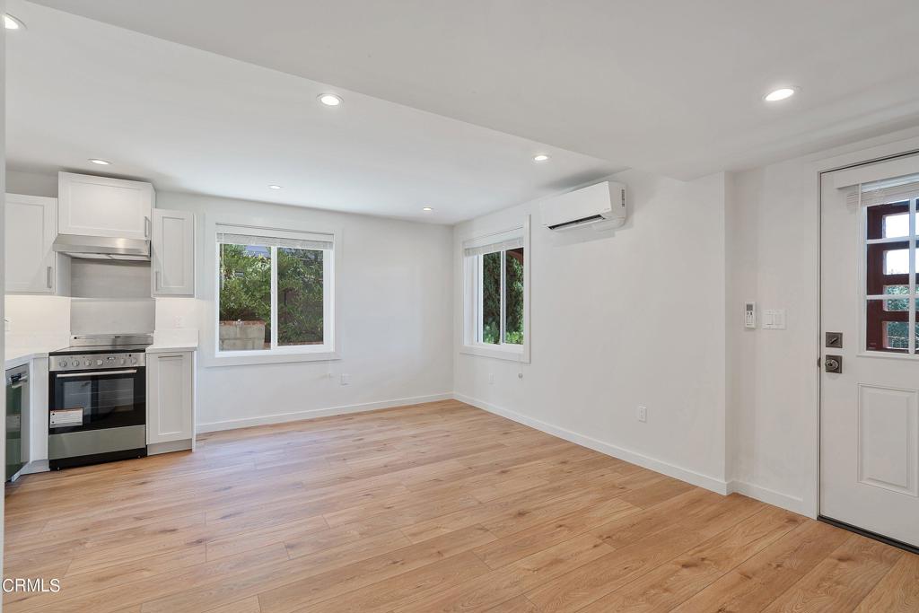 6341 1/2 Rosswood Terrace