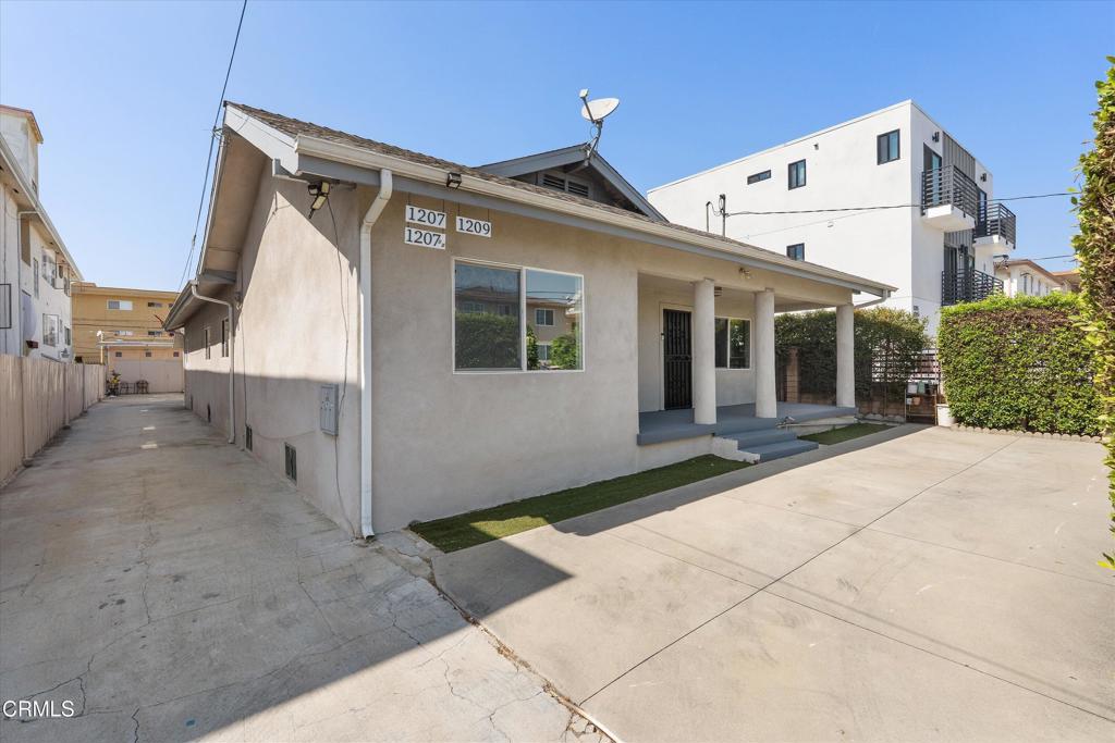 1209 N Kingsley Drive