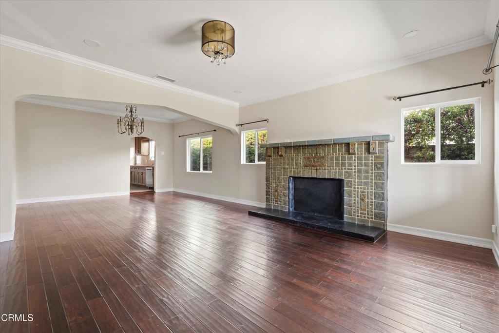 1209 N Kingsley Drive