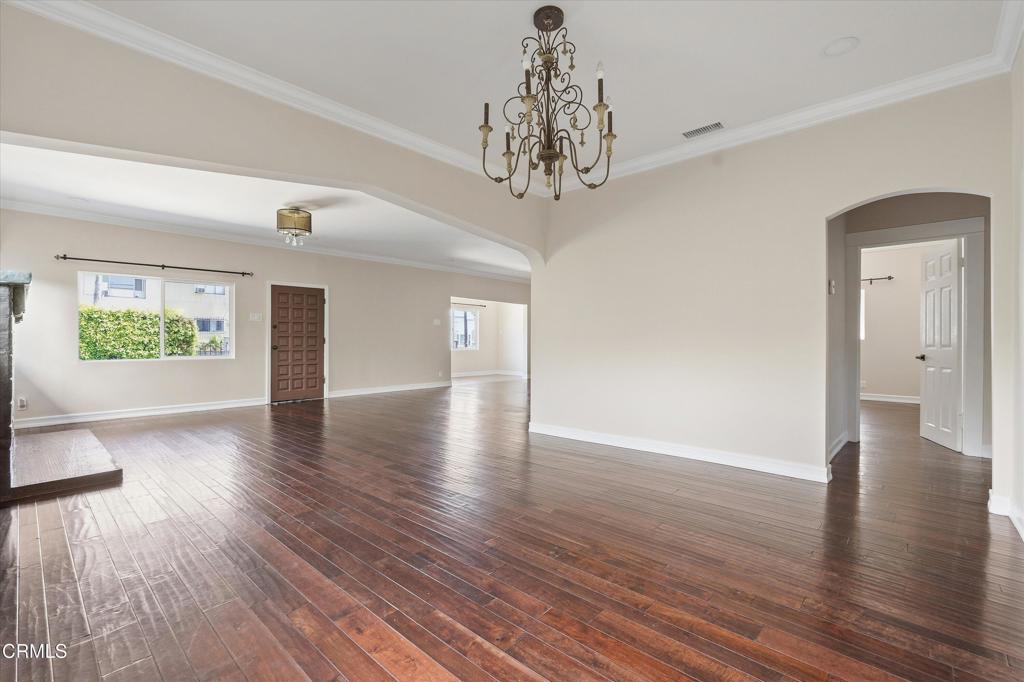 1209 N Kingsley Drive