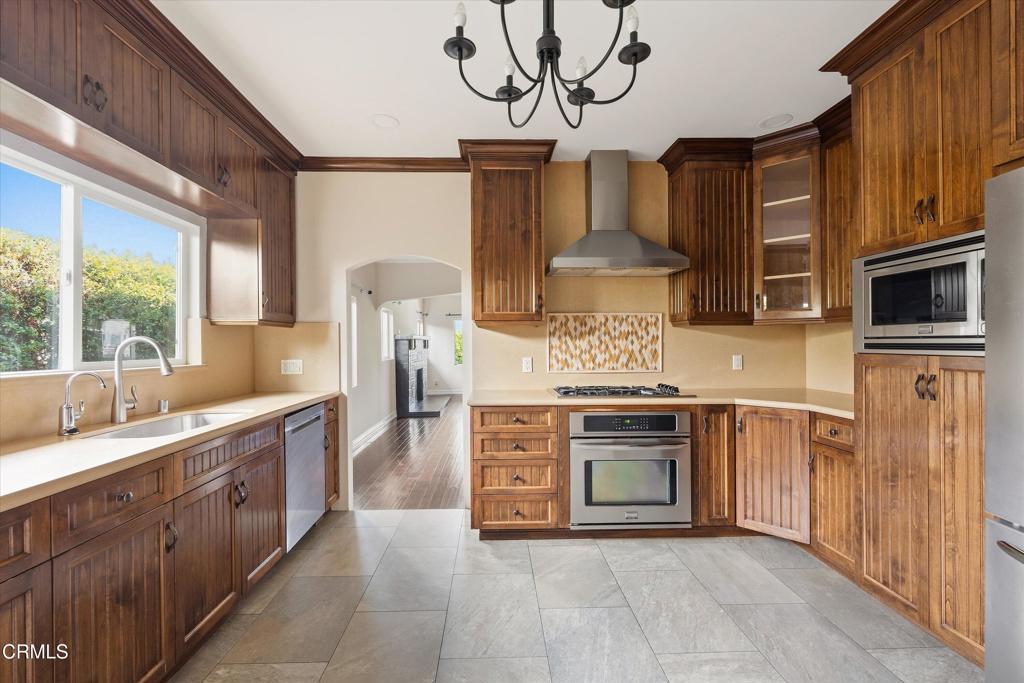1209 N Kingsley Drive