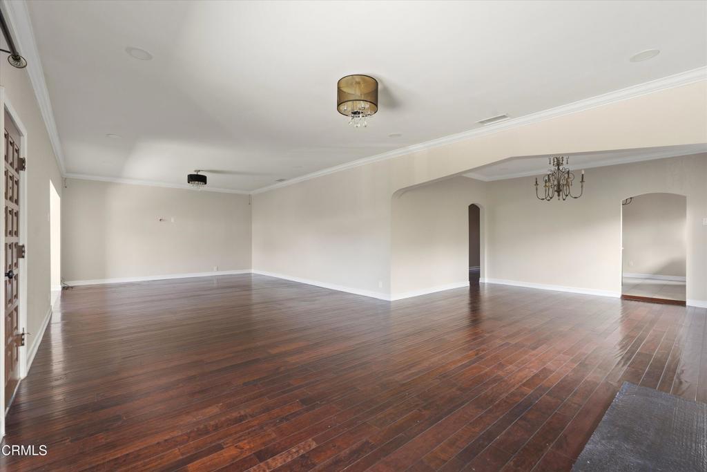 1209 N Kingsley Drive