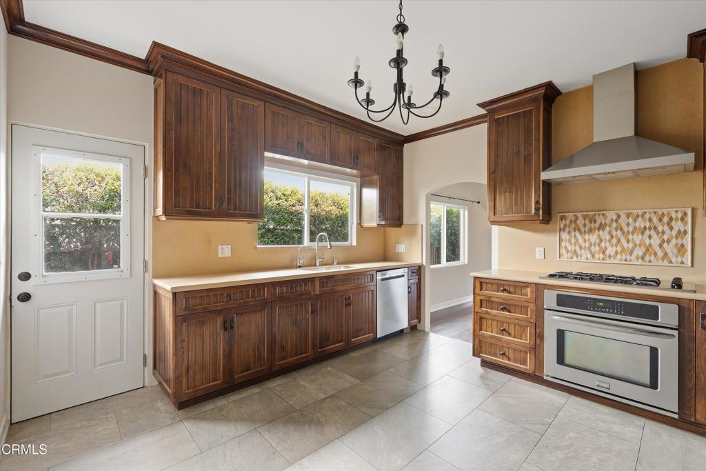1209 N Kingsley Drive