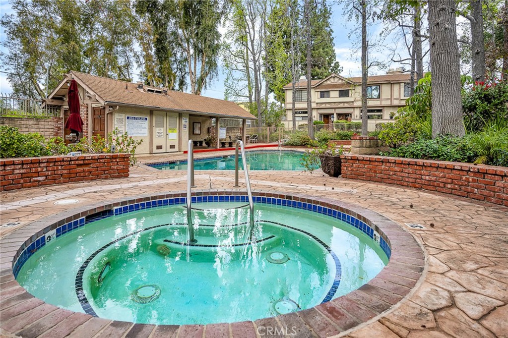 7100 Balboa Boulevard 409