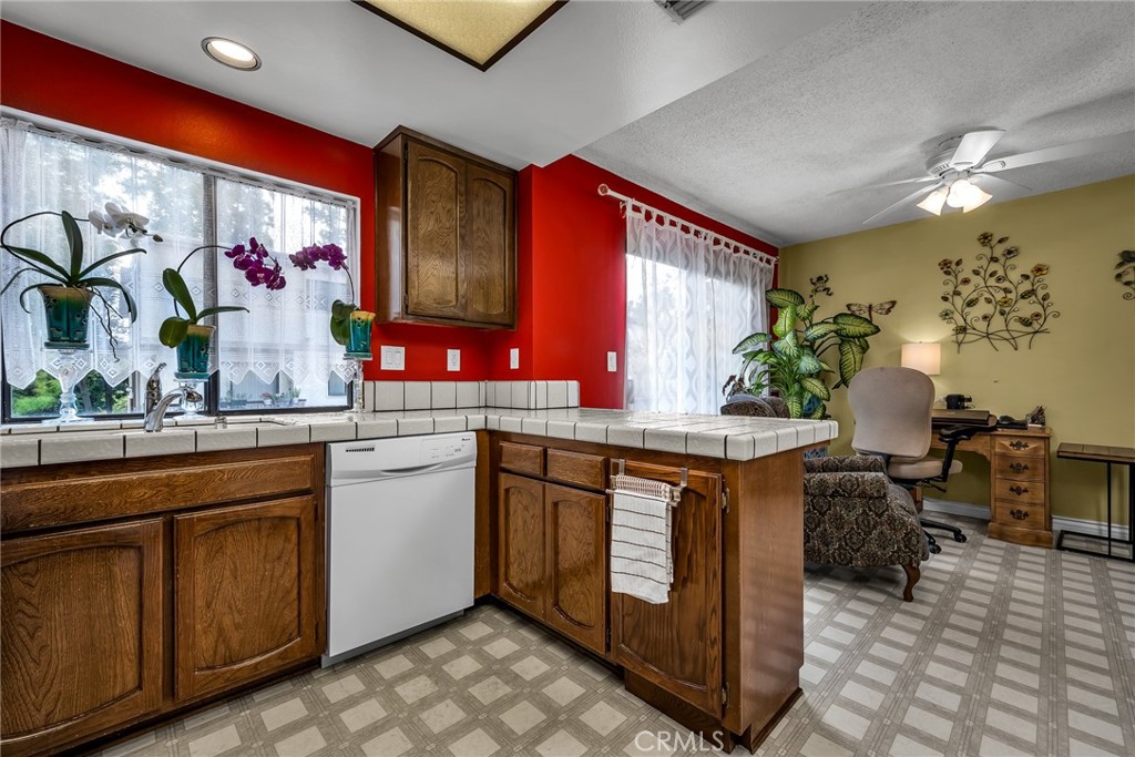 7100 Balboa Boulevard 409