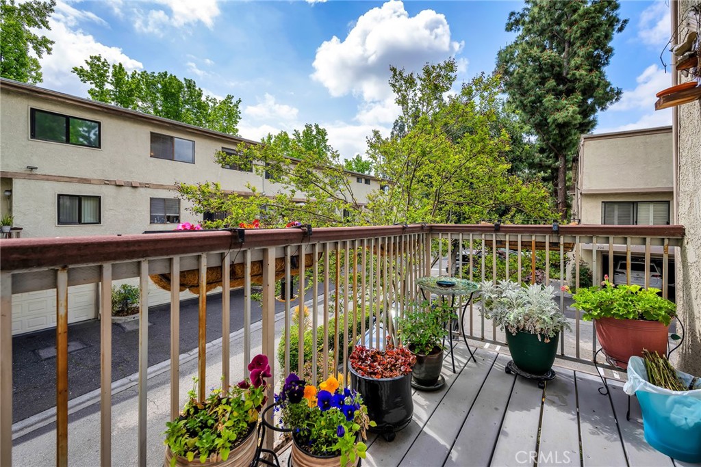 7100 Balboa Boulevard 409